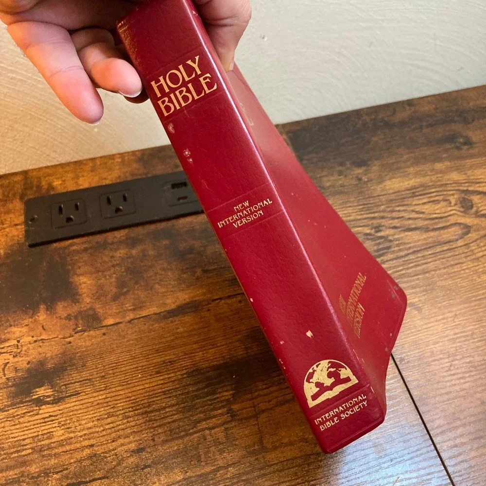 NIV Holy Bible 1998 International Bible Society Red Leatherette Vintage Edition